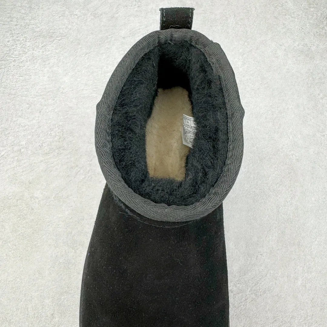 Pick up locally 💰520 UGG 5092 Zhou Dongyu Mini thick-soled autumn and winter sheep fur integrated snow boots. All shoes are made from ZP. Longfeng A-grade Australian imported sheep fur integrated brand OEM production line. Fully follow the ZP process. OEM original pattern maker. Adhering to the principle of no original shoes and no development selection. Pay attention to every detail. The most authentic version on the market. TREADLITE "Light Wing" technology outsole. Lightweight/durable/flexible/pile size: 35 36 37 38 39 40 41 42 Coding: by2936090